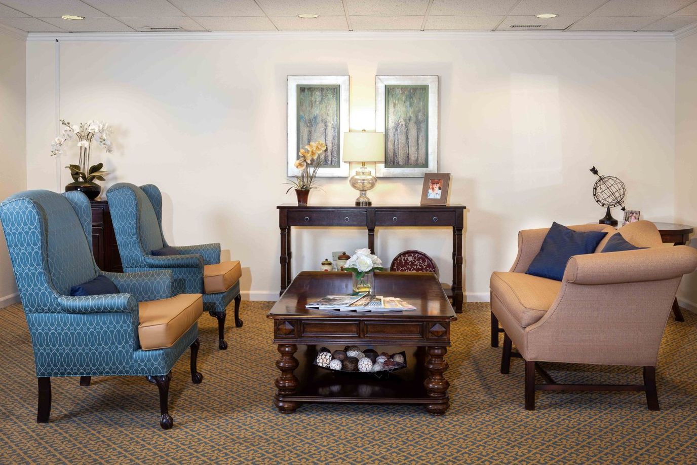 Comfortable seating area in a common room