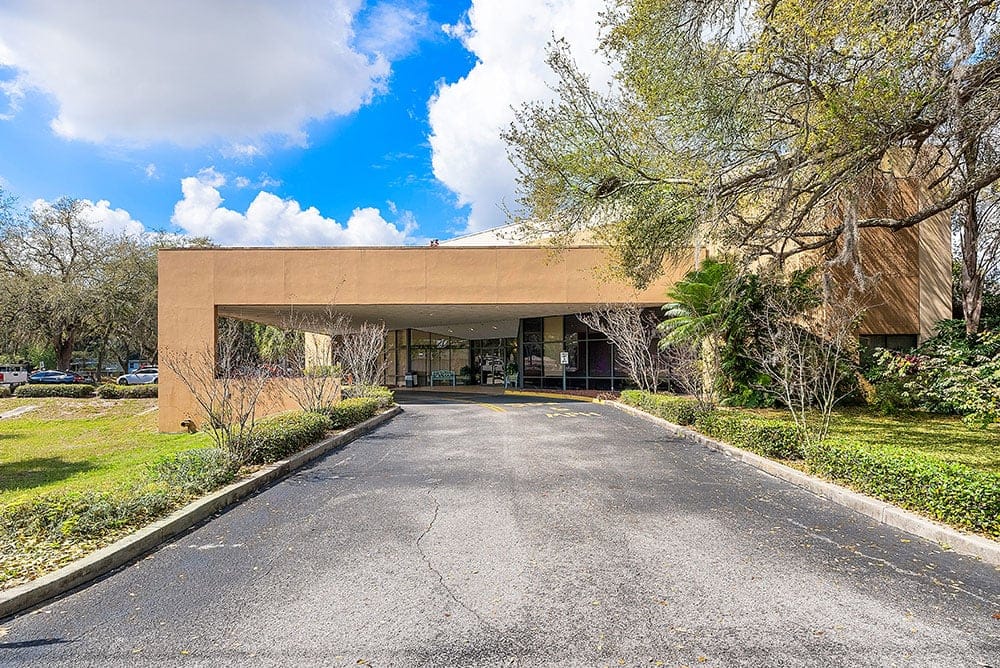 Exterior view of Oak Haven Rehabilitation and Healthcare Center