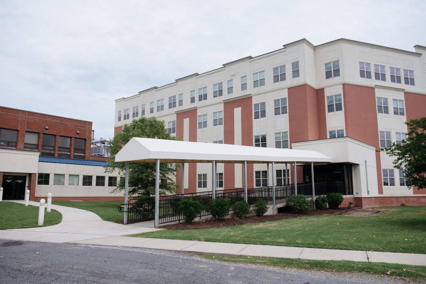 Building exterior with a covered entrance
