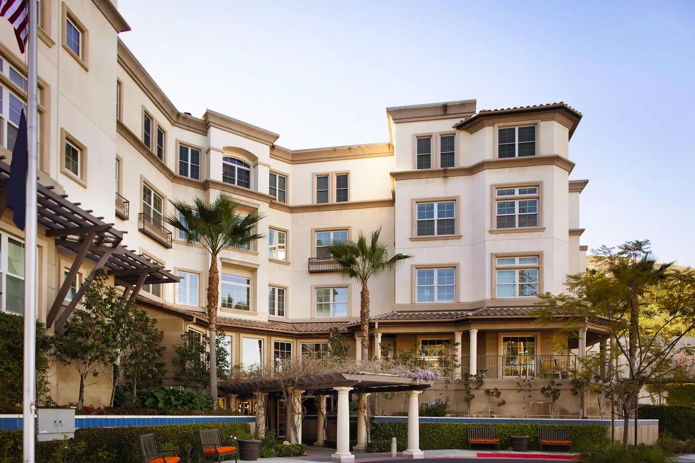 Exterior view of The Ivy at Blue Oaks facility