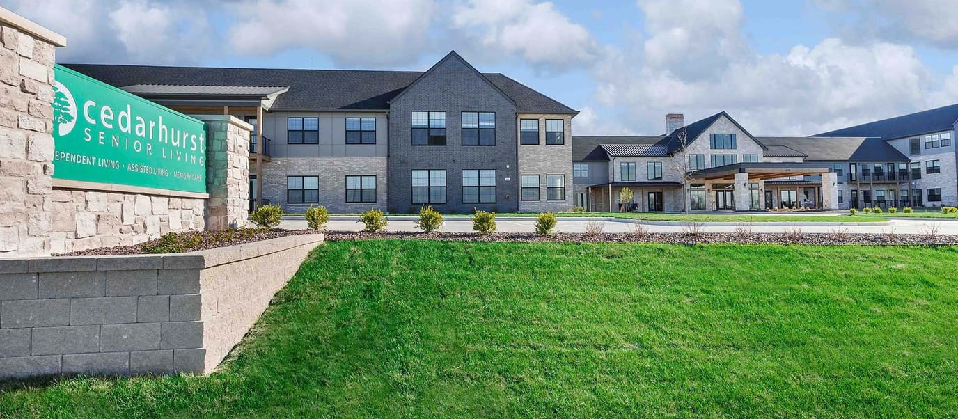 Exterior view of Cedarhurst of Wentzville with green lawn