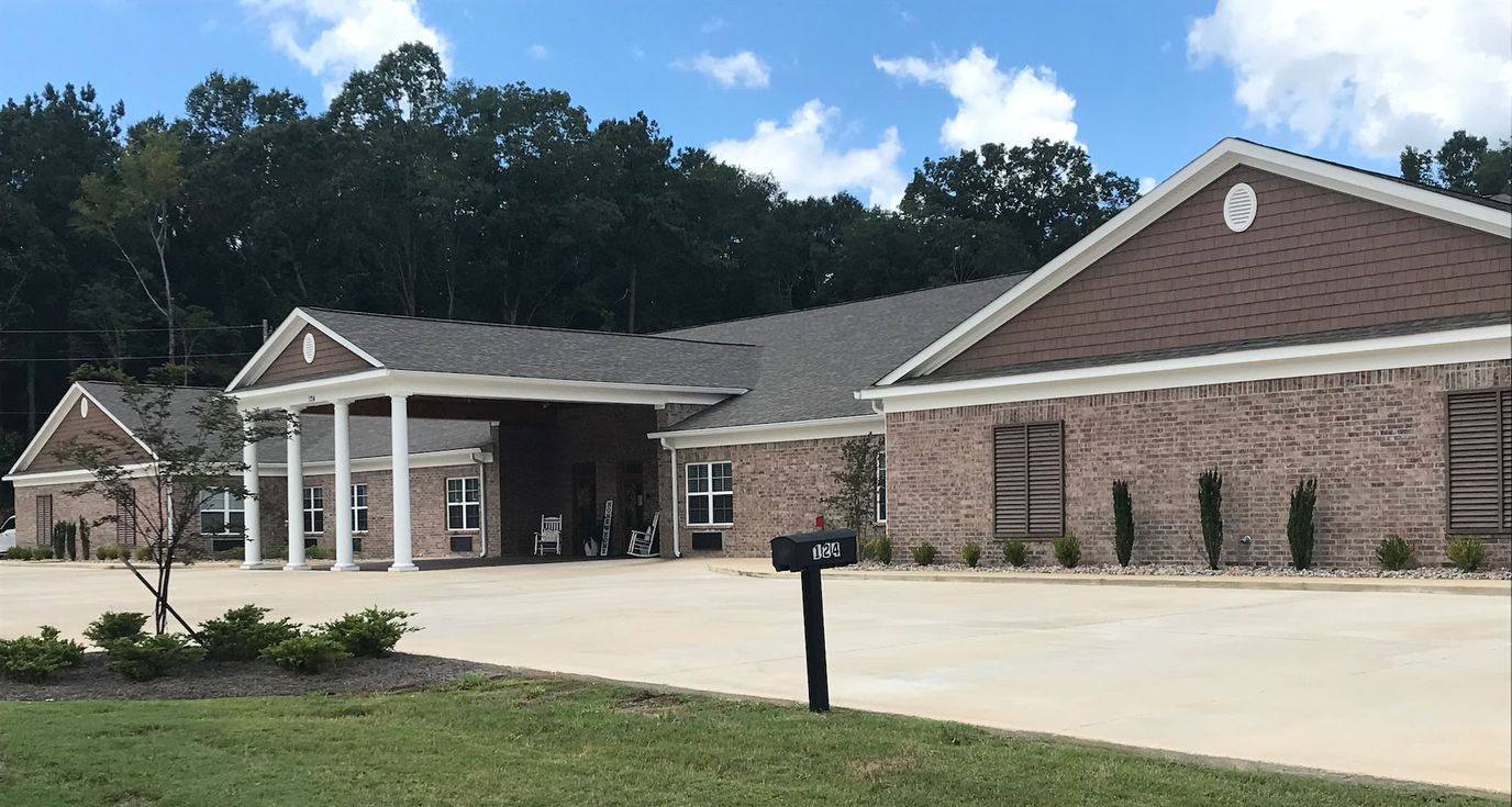 Front view of Chateau Pine Assisted Living facility