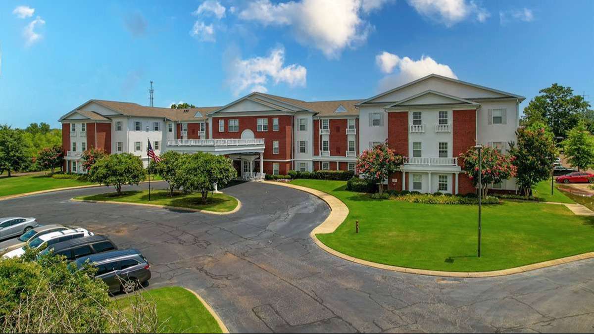 Exterior view of The Goldton at Southaven with landscaping