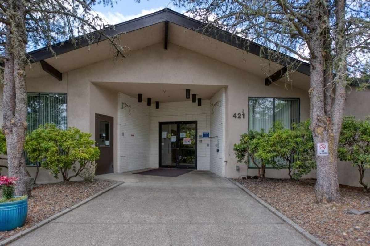 Entrance of Evan Terrace Post Acute facility