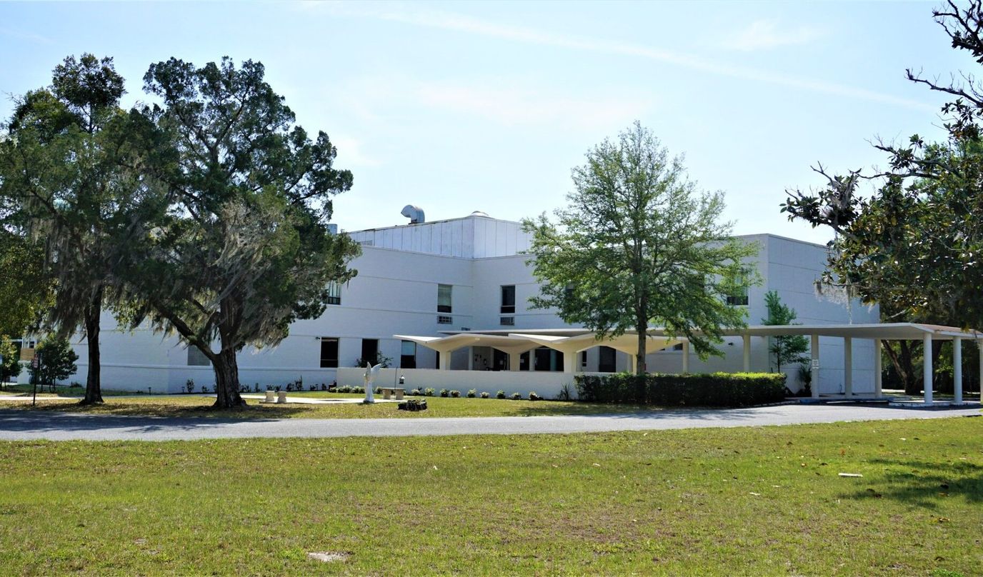 Exterior view of Radiant Nursing and Rehab facility