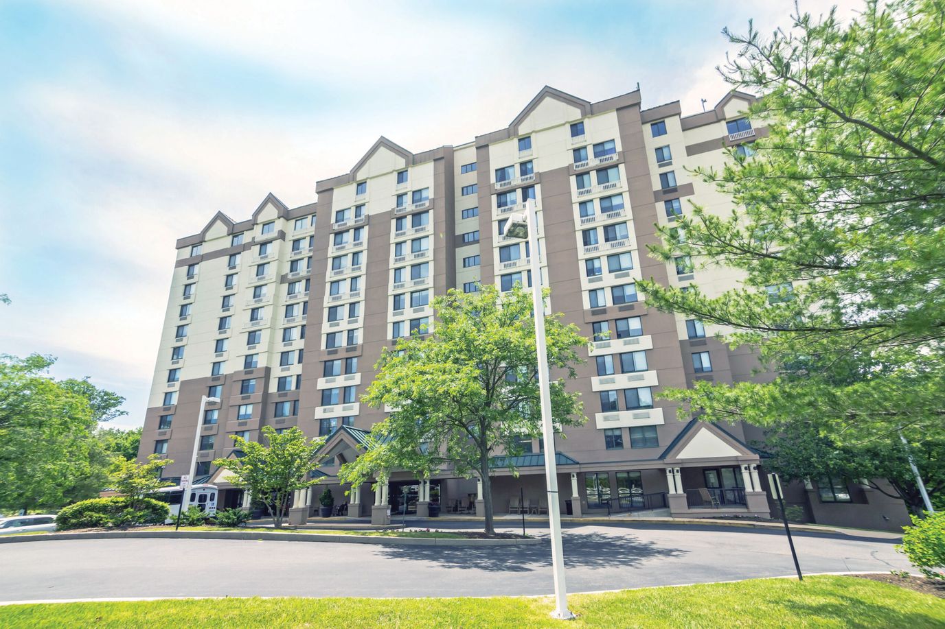 Exterior view of Chestnut Ridge Retirement Living building