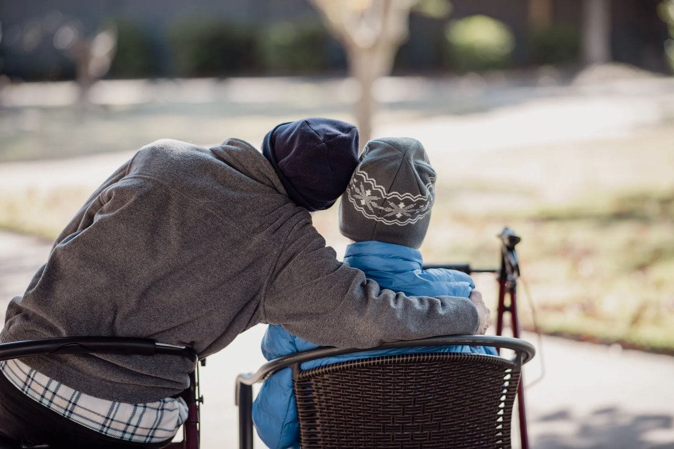 Apple Grove Alzheimer’s and Dementia Residence, assisted living in Memphis, TN — Two seniors enjoying a moment together outdoors