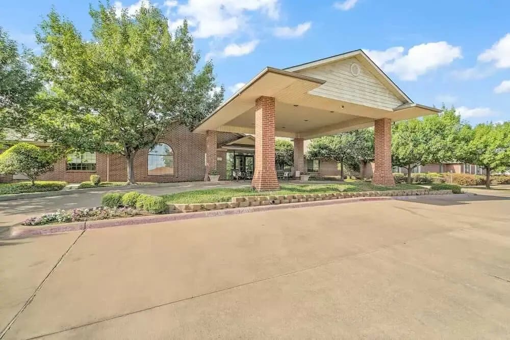 Front entrance of Morada North Richland Hills with inviting landscaping