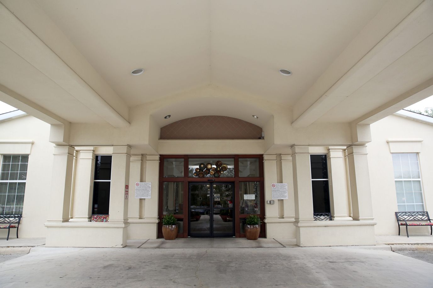 Entrance of the nursing home with overhang