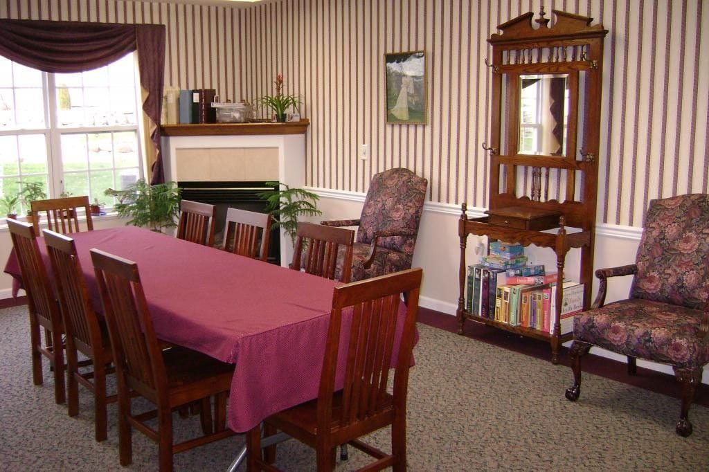 Cozy common area with dining table and chairs