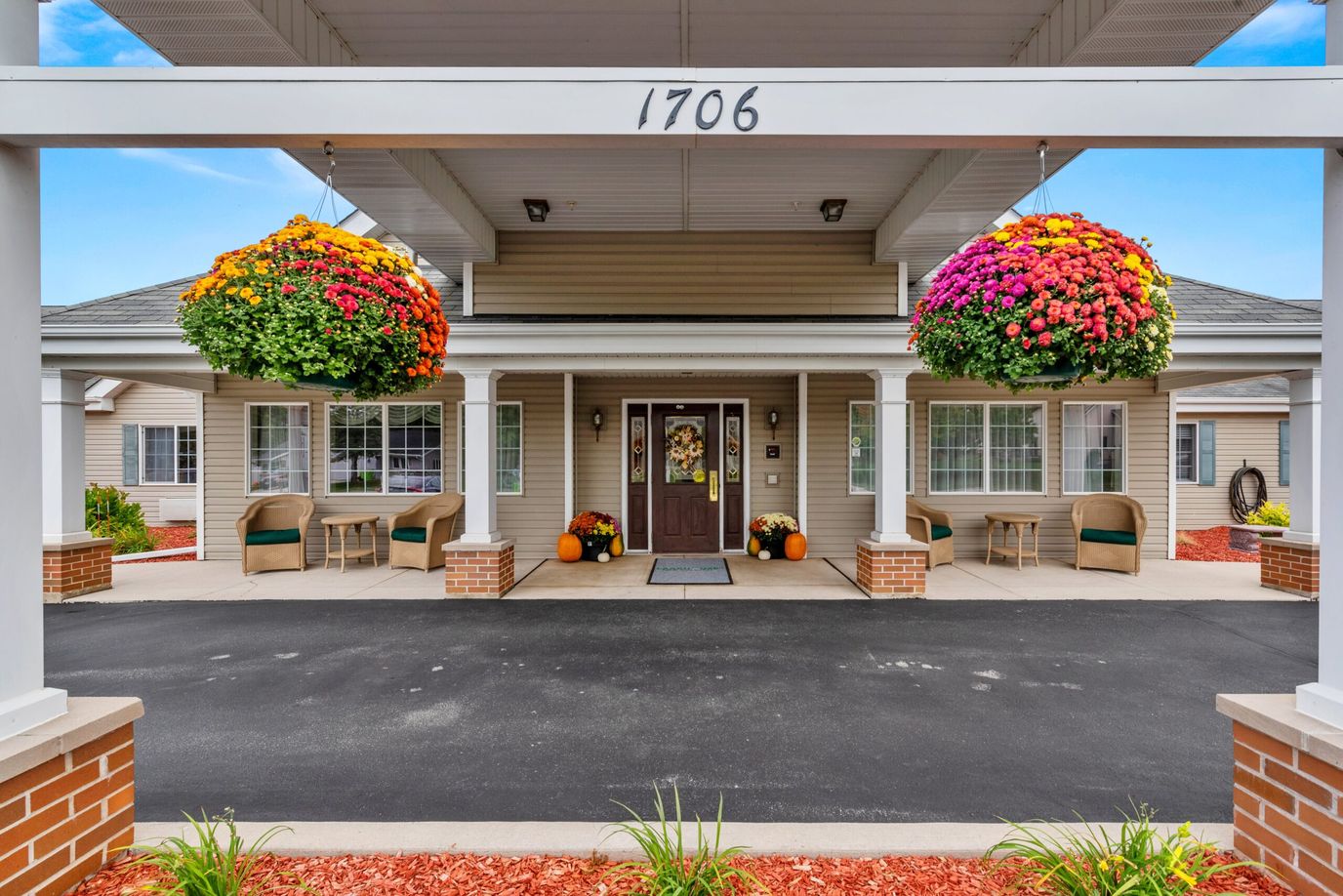 Exterior view of the LakeHouse New Holstein entrance