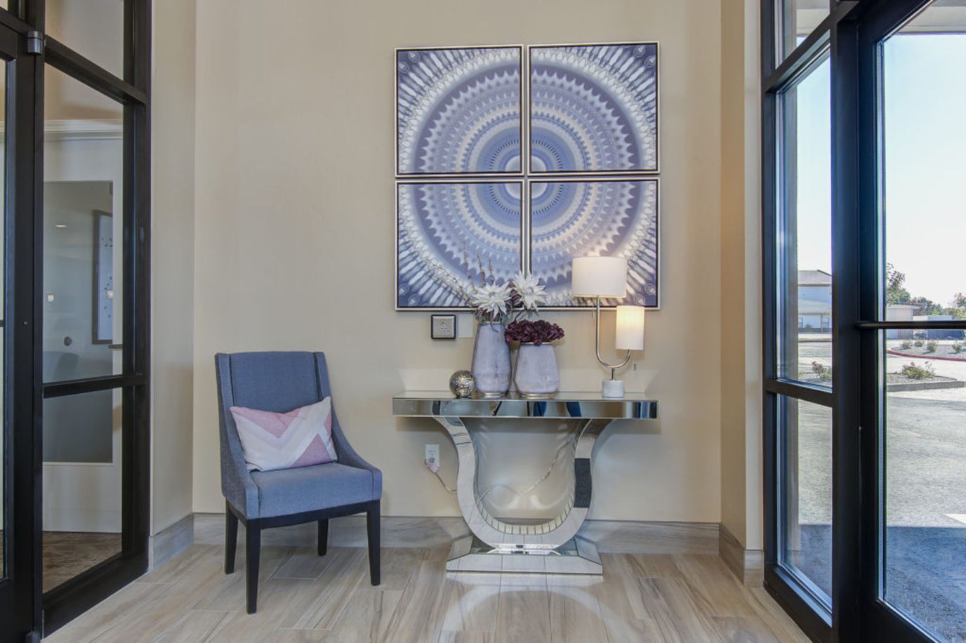 Lobby with modern decor and furnishings