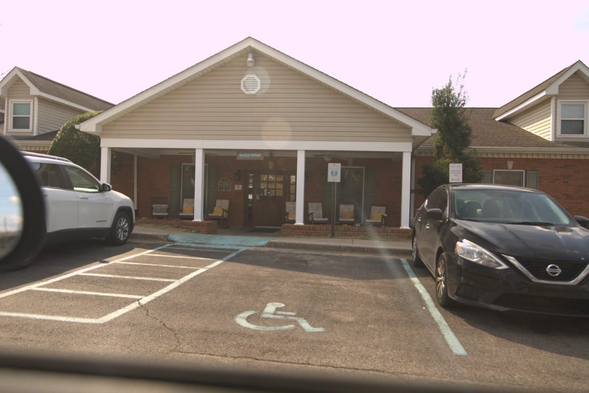 Front entrance of Country Cottage Huntsville with accessible parking