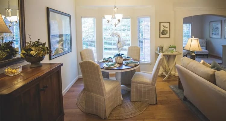Interior dining area with a round table and chairs
