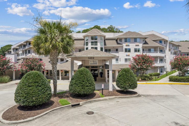 Exterior view of Solista Wilmington facility entrance.