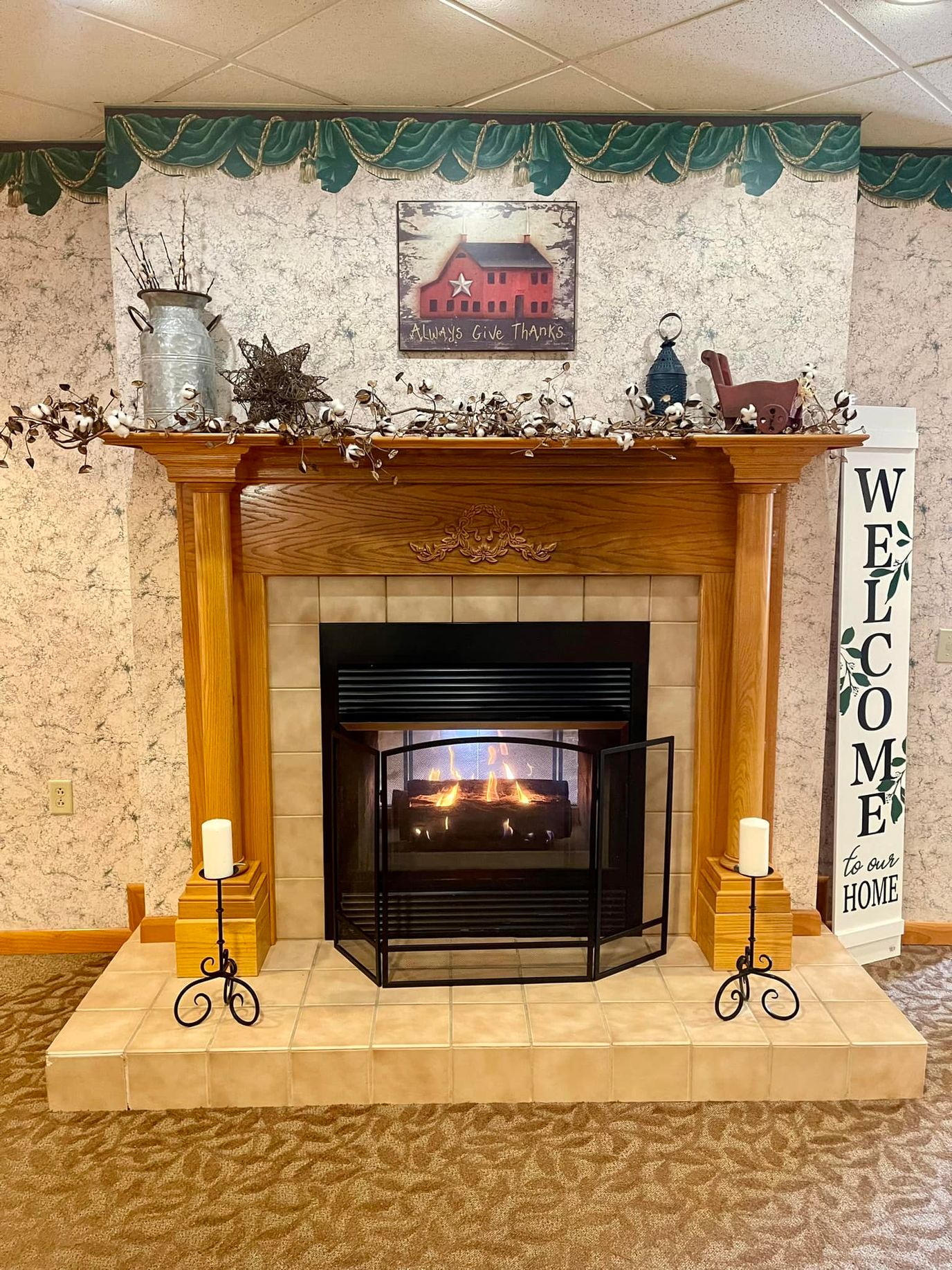 Warm fireplace with decorative mantel in the lounge area