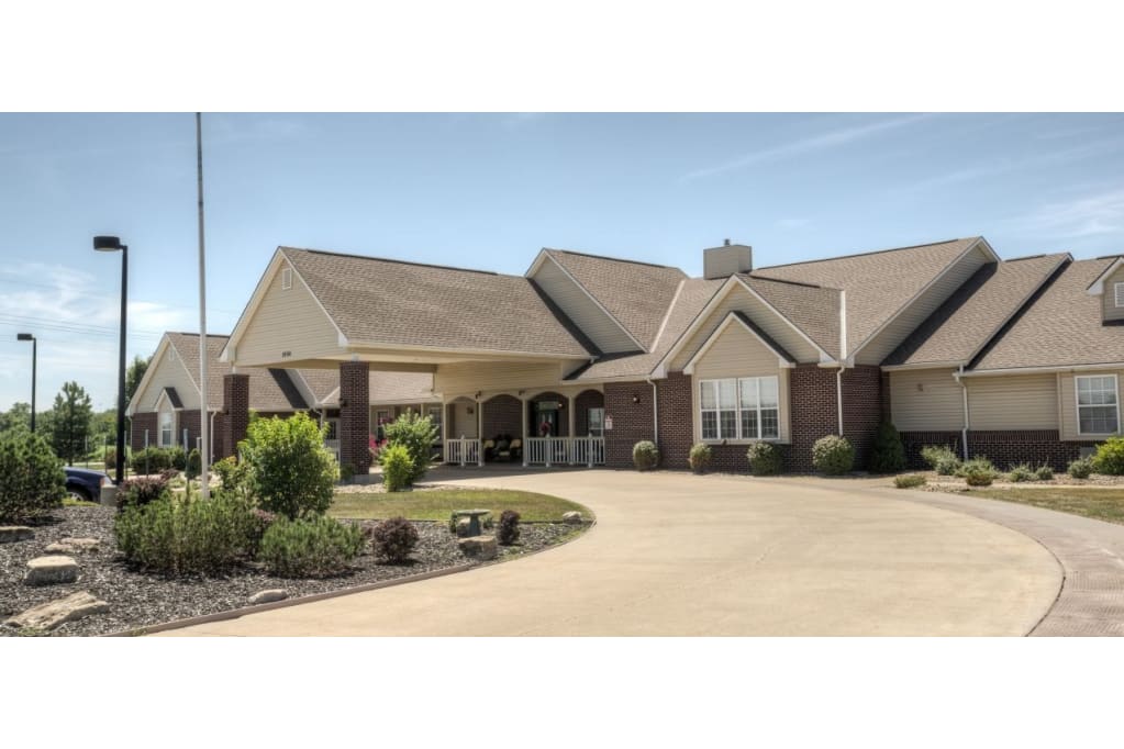 Front entrance and landscaped exterior of Vintage Park at Ottawa