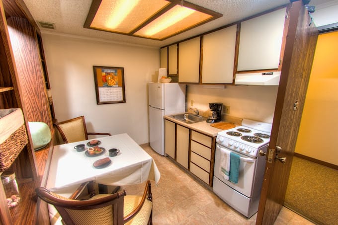 A cozy kitchen in Springfield Assisted Living with a dining table and modern appliances.