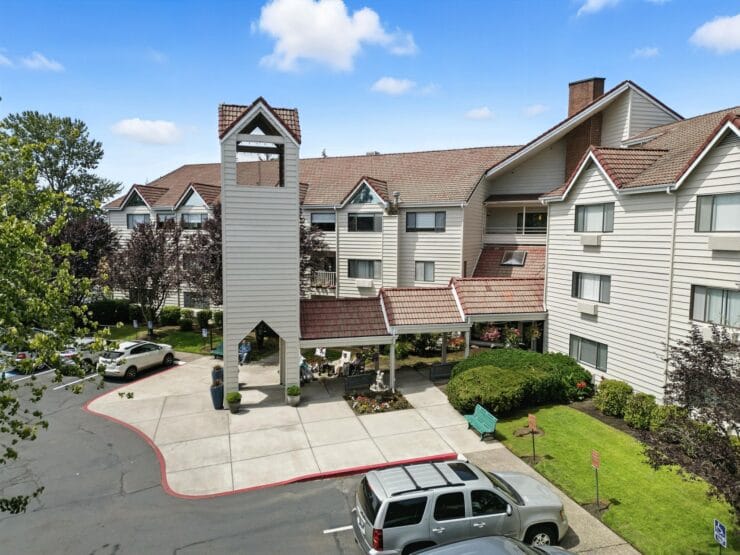 Exterior view of Solista Milwaukie facility