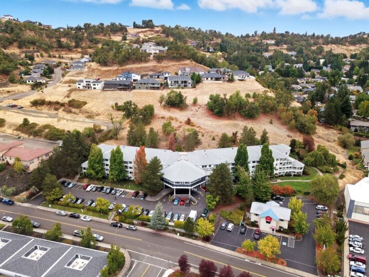 Aerial view of Solista Roseburg building and grounds.
