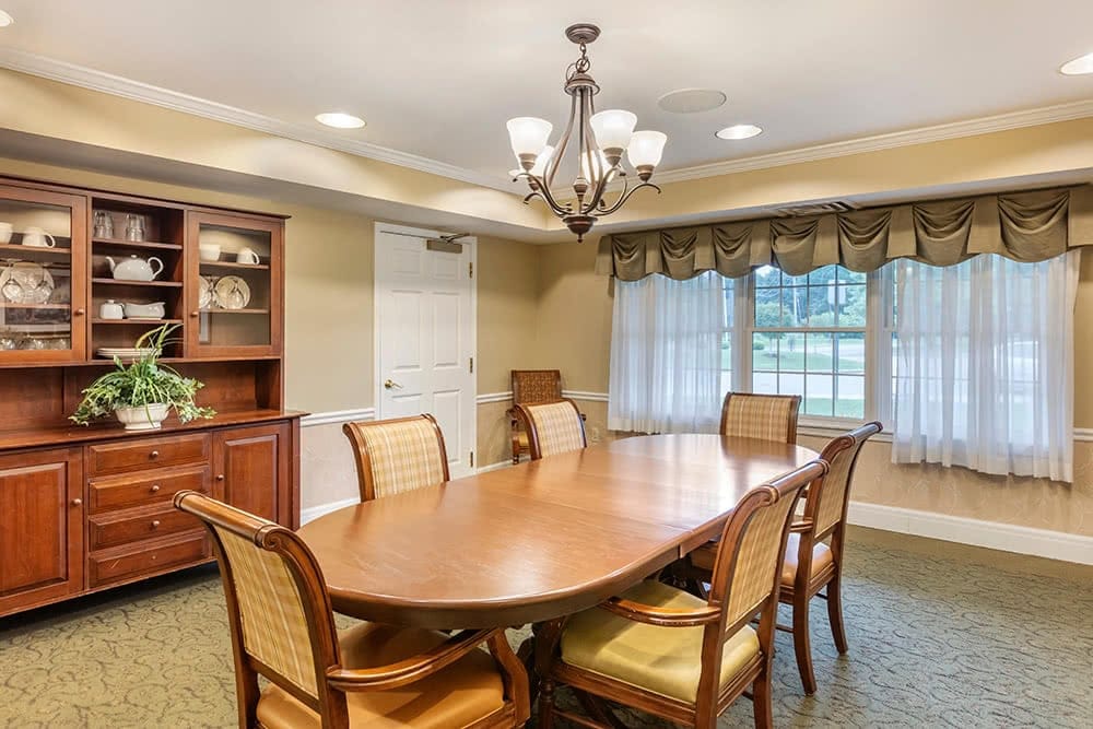 Bright and inviting dining room with a large table and chairs