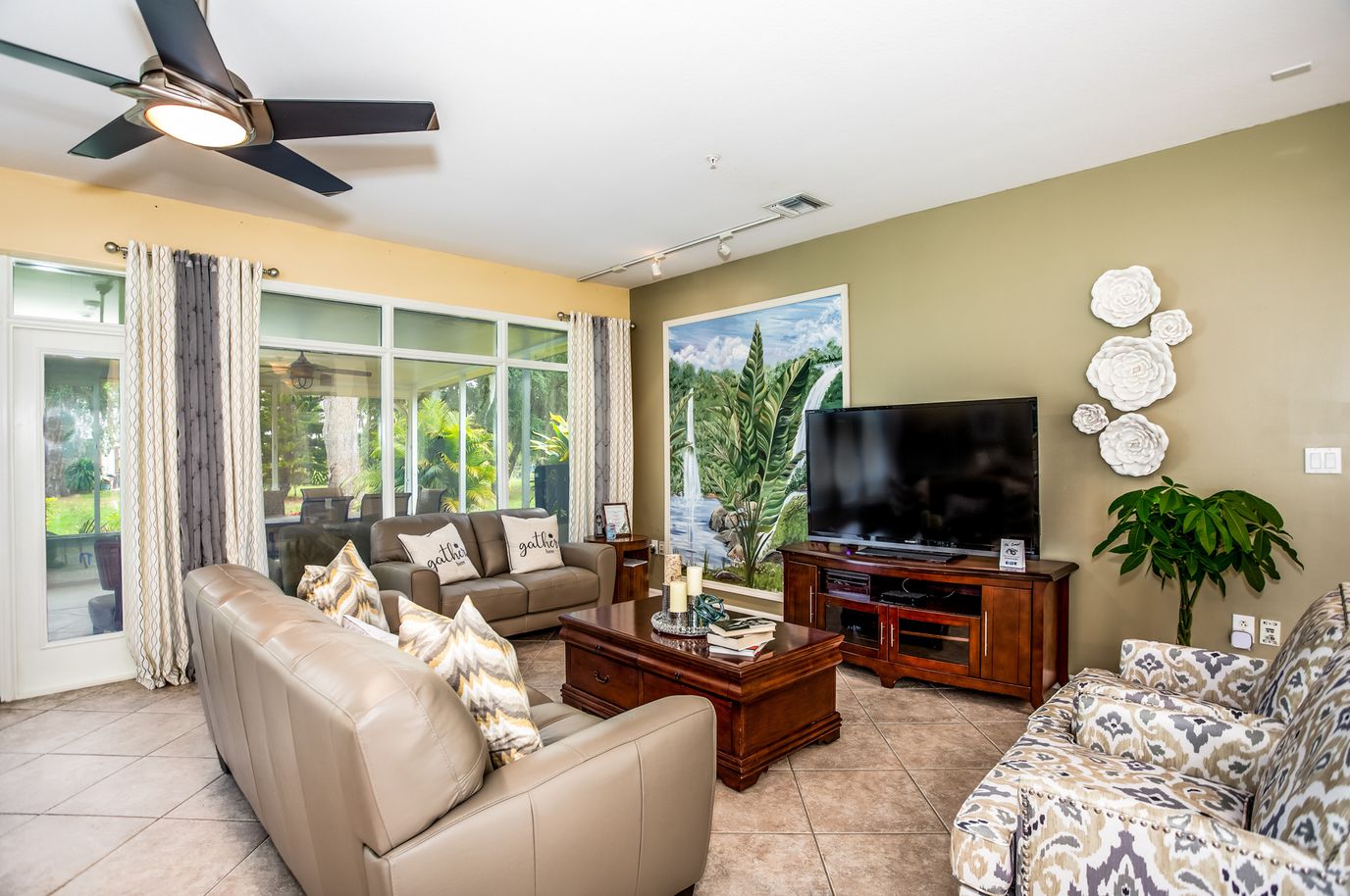 Bright and welcoming common area with comfortable seating