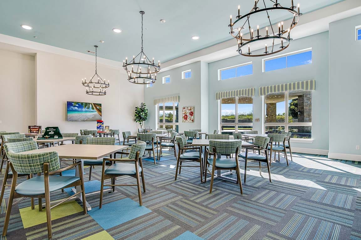 Bright and spacious dining room with modern decor
