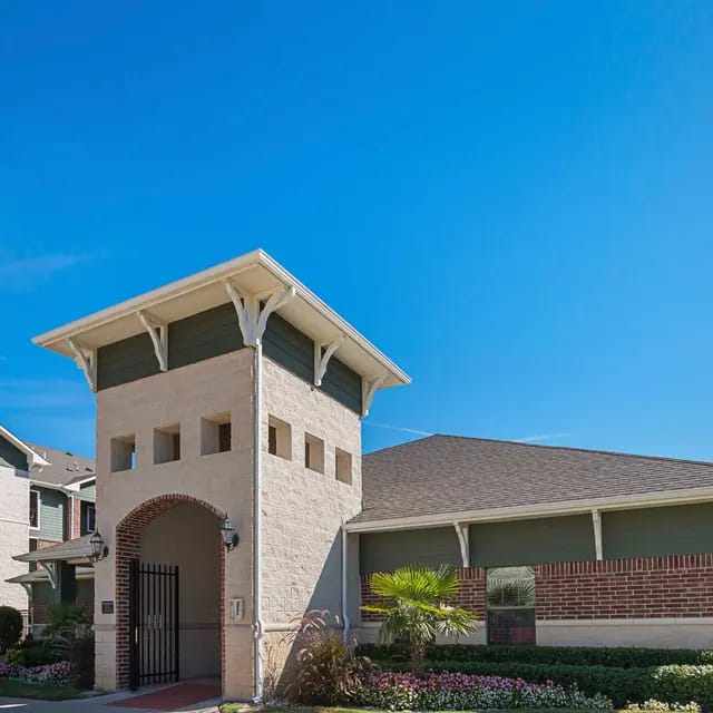 Exterior view of Oak Timbers Fort Worth South facility