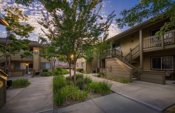 Courtyard view of Vintage Glen Senior Apartments