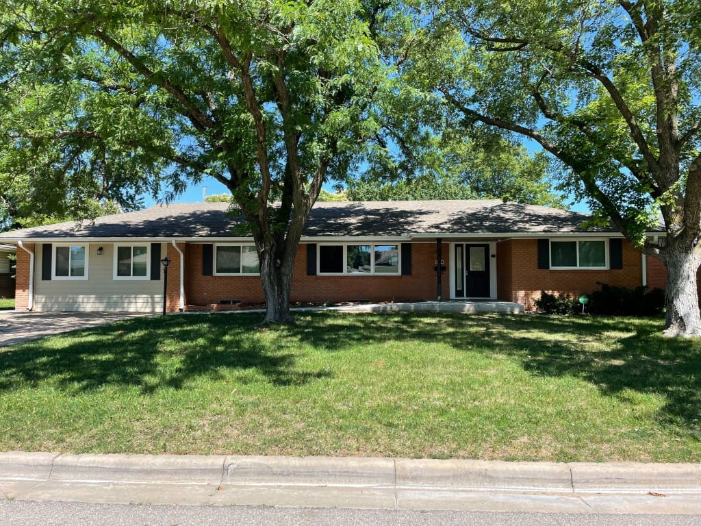 Front exterior of Keepsake Kottage surrounded by trees and green grass