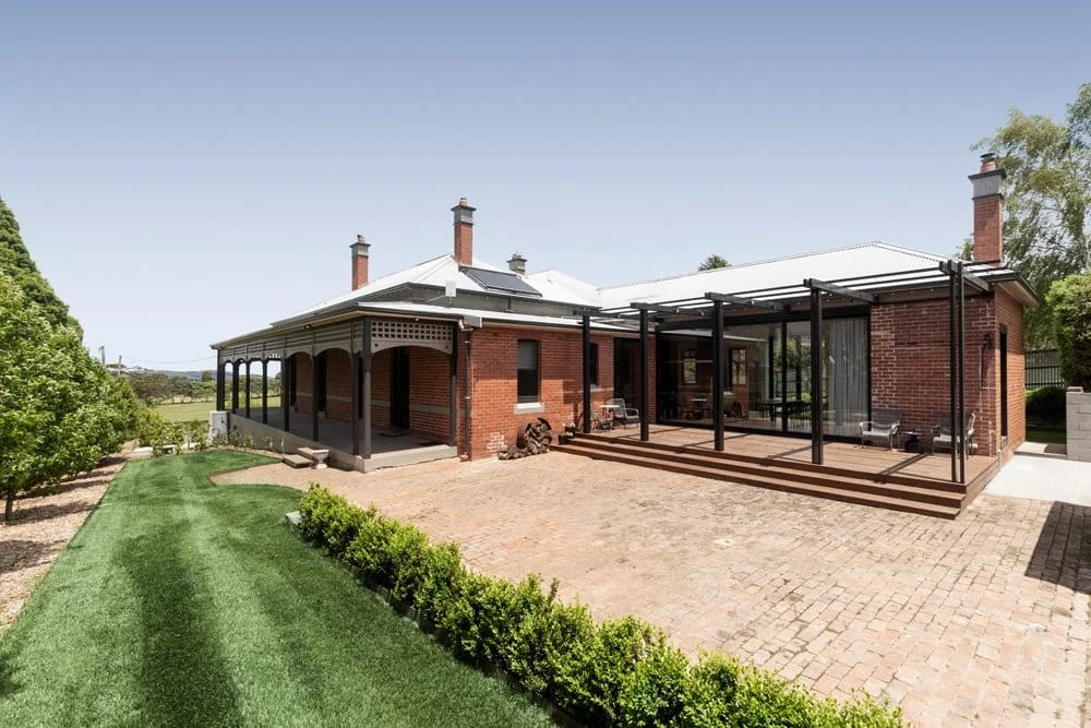 Gordon Manor