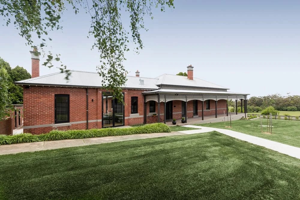 Gordon Manor