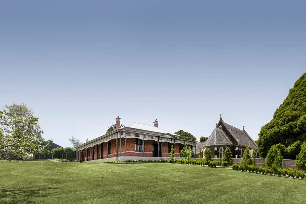 Gordon Manor