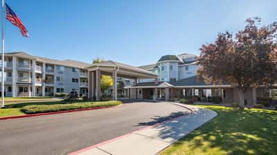 Holiday Hunters Pointe - Senior Living Facility
