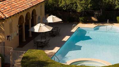 Atria Bell Court Gardens - Senior Living Facility