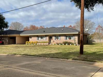 England Oaks Active Adult Living - Senior Living Facility