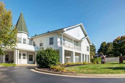 Newhaven Court at Lindwood - Senior Living Facility