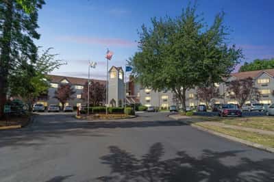 Solista Milwaukie by Cogir - Senior Living Facility