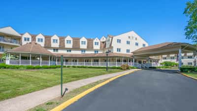 Holiday Farmington - Senior Living Facility