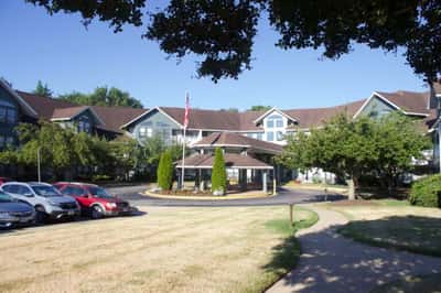 Holiday Virginian - Senior Living Facility