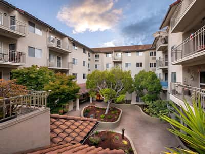 Holiday Warburton Place - Senior Living Facility