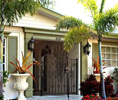 Royal Palm Senior Residence - Senior Living Facility