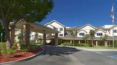 Holiday Golden Oaks - Senior Living Facility