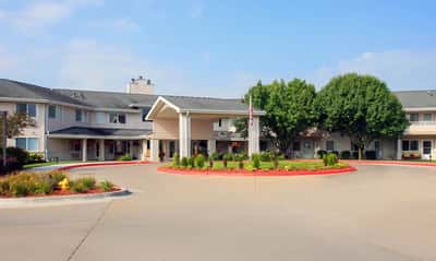 Holiday Illahee Hills - Senior Living Facility