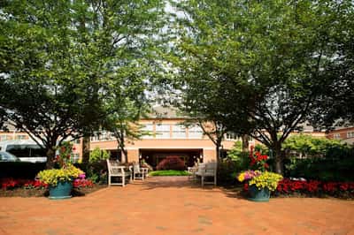Laurel Circle - Senior Living Facility