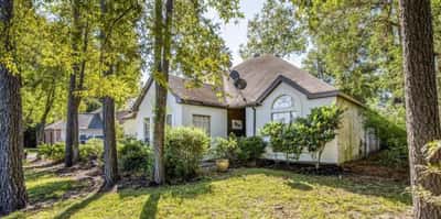 Acorn Manor Assisted Living - Senior Living Facility