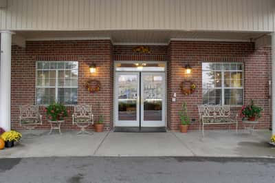 VIVA Senior Living at Lincoln - Senior Living Facility