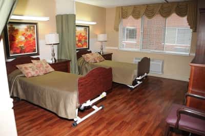 NHC Healthcare Murfreesboro - Senior Living Facility