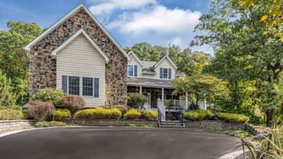 Clover Hill Senior Living - Senior Living Facility