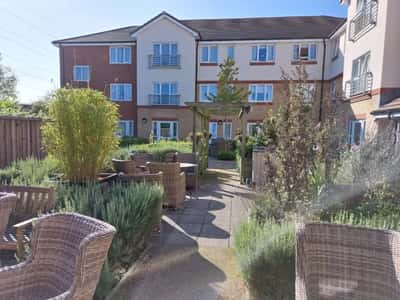 Pear Tree Court Care Home – Care UK